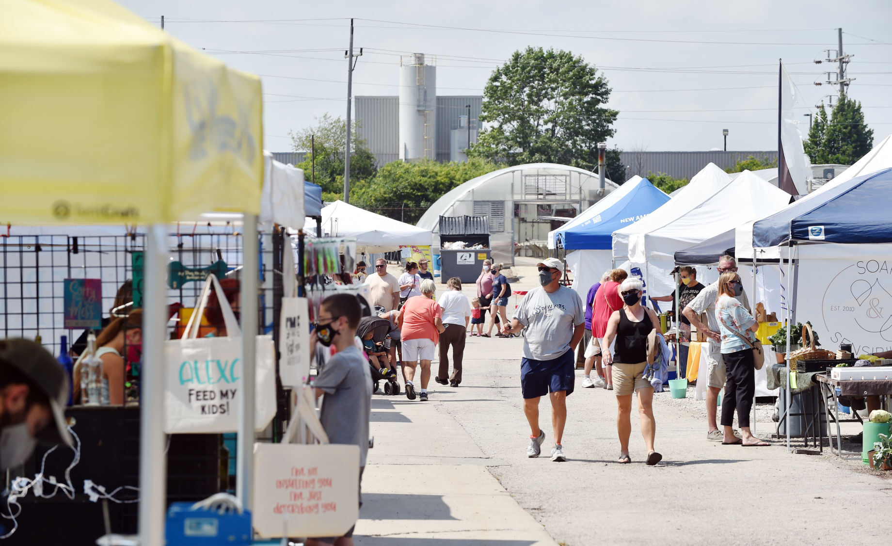 Strolling through Milaeger's farmers market